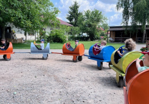 Przejażdżka kolorowymi wagonikami